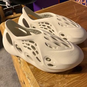 Yeezy Foam Runners Ararat Men’s size 10